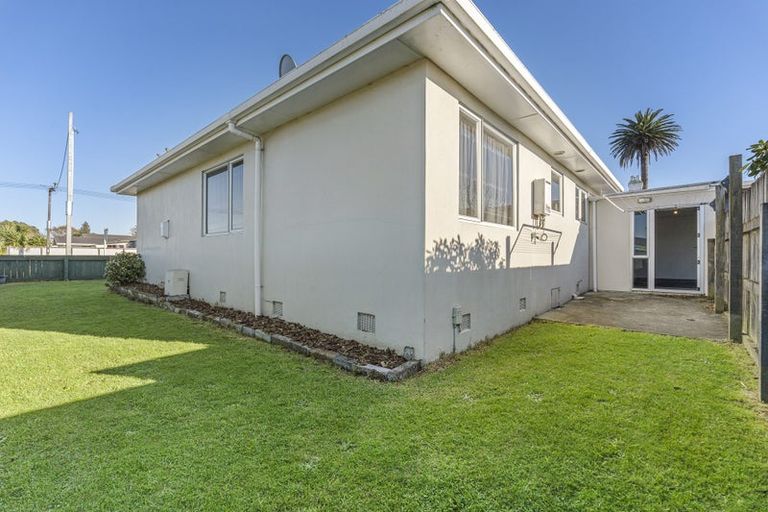 Photo of property in 12 Domett Street, Waitara, 4320