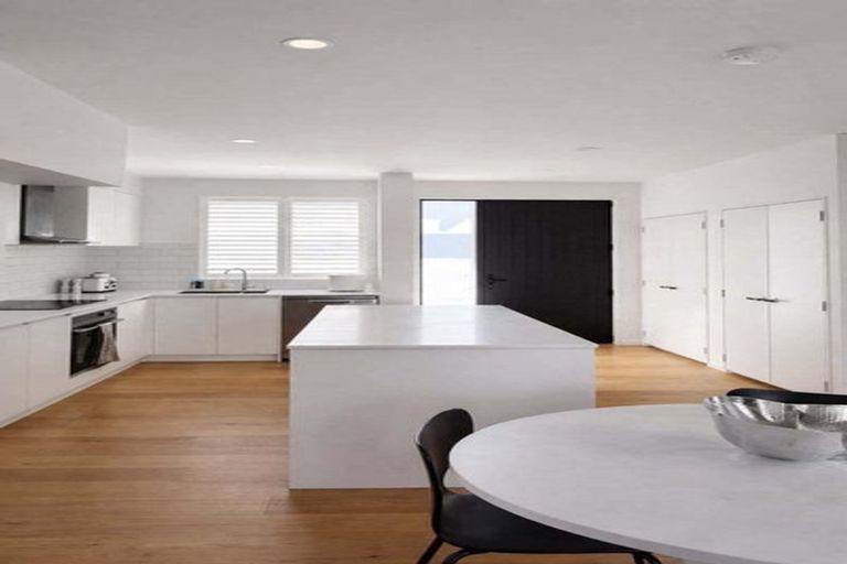 Photo of property in 30/82 East Coast Road, Milford, Auckland, 0620