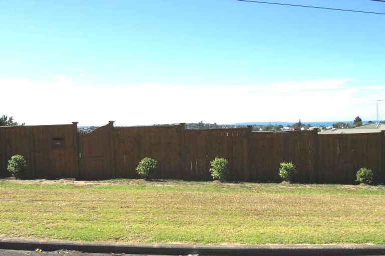 Photo of property in 589a East Coast Road, Browns Bay, Auckland, 0632