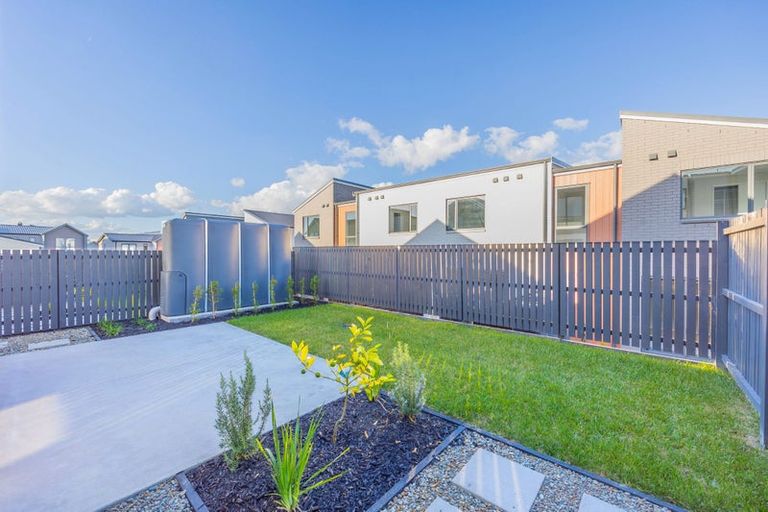 Photo of property in 14 Waenganui Road, Hobsonville, Auckland, 0616