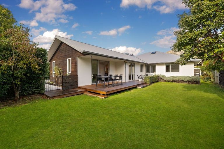 Photo of property in 42 Sylvan Street, Lake Hayes, Queenstown, 9304