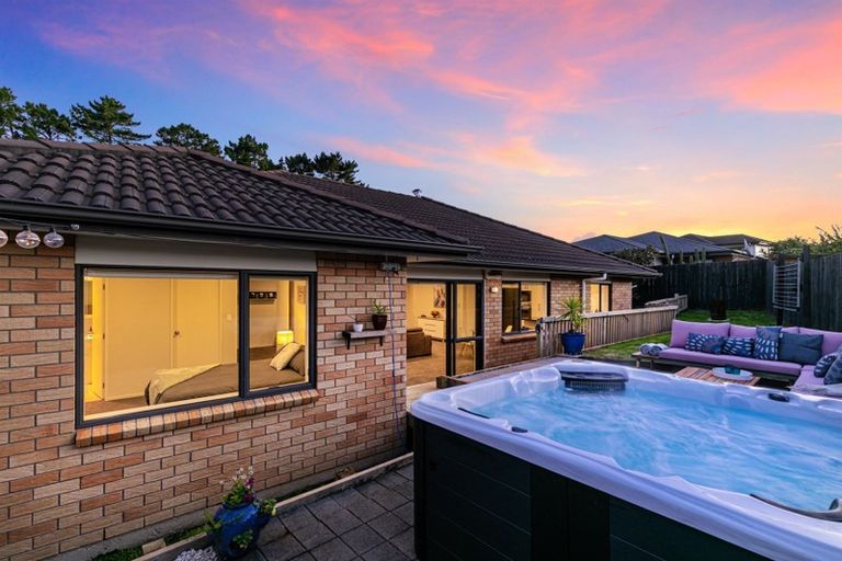 Photo of property in 22 Bradnor Meadows Drive, Swanson, Auckland, 0612