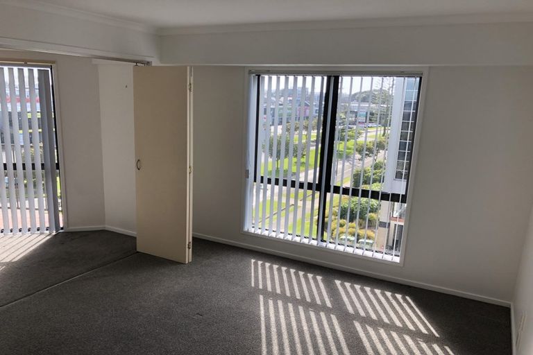 Photo of property in The Rennaissance, 5j/18 Ronwood Avenue, Manukau, Auckland, 2104