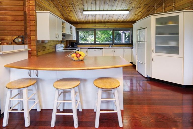 Photo of property in 98 Daffodil Street, Titirangi, Auckland, 0604