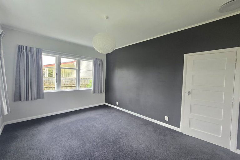 Photo of property in 10 Purser Grove, Fairfield, Lower Hutt, 5011