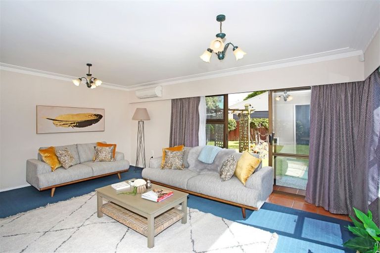 Photo of property in 1 Sunshine Place, Papakura, 2110