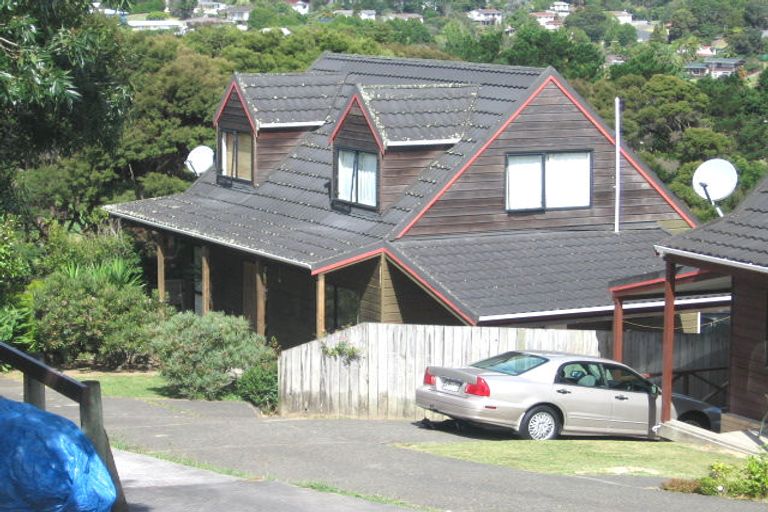 Photo of property in 1/22 Valecrest Place, Bayview, Auckland, 0629