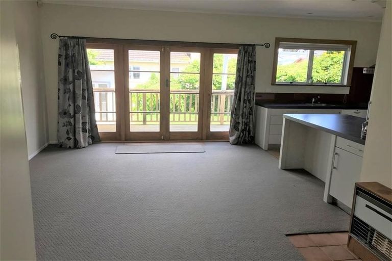Photo of property in 28 Morley Street, New Plymouth, 4310