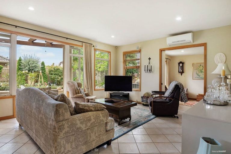 Photo of property in 4 Fairfield Lane, East Tamaki Heights, Auckland, 2016
