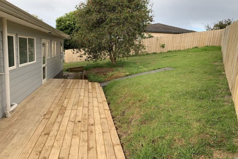 Photo of property in 12 Broadfield Street, Massey, Auckland, 0614