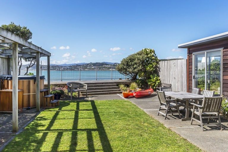 Photo of property in 273 Queens Drive, Lyall Bay, Wellington, 6022