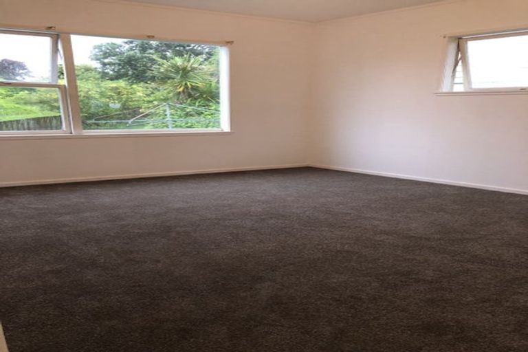 Photo of property in 2 Jonathan Place, Sunnynook, Auckland, 0620