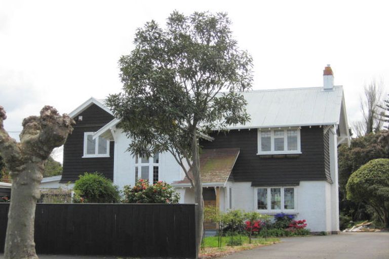 Photo of property in 14 Grey Street, College Estate, Whanganui, 4500