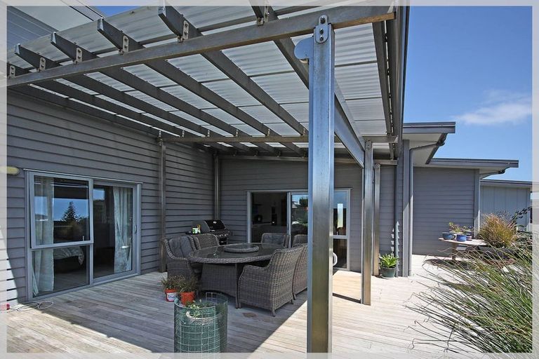 Photo of property in 10 Story Street, Foxton Beach, Foxton, 4815