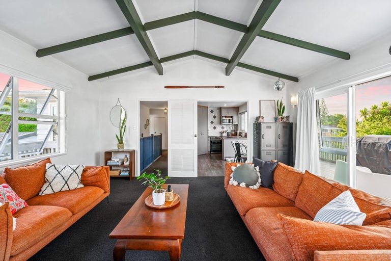 Photo of property in 56 Colwill Road, Massey, Auckland, 0614