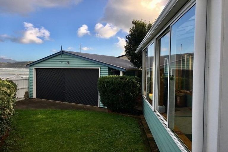 Photo of property in 1 Sunset Parade, Plimmerton, Porirua, 5026