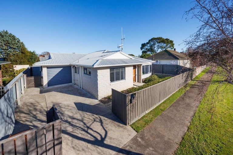 Photo of property in 2 Pinedale Parade, Milson, Palmerston North, 4414