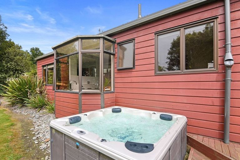 Photo of property in 10 Hewetson Road, Upper Moutere, 7175