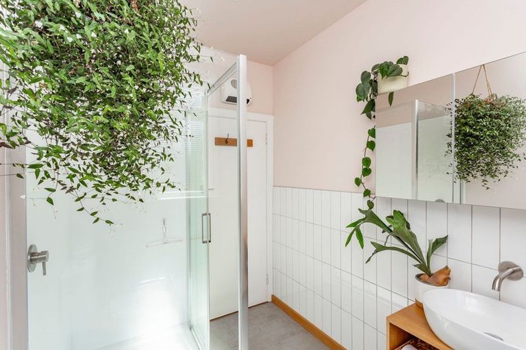 Photo of property in 92 Hargest Crescent, Saint Clair, Dunedin, 9012