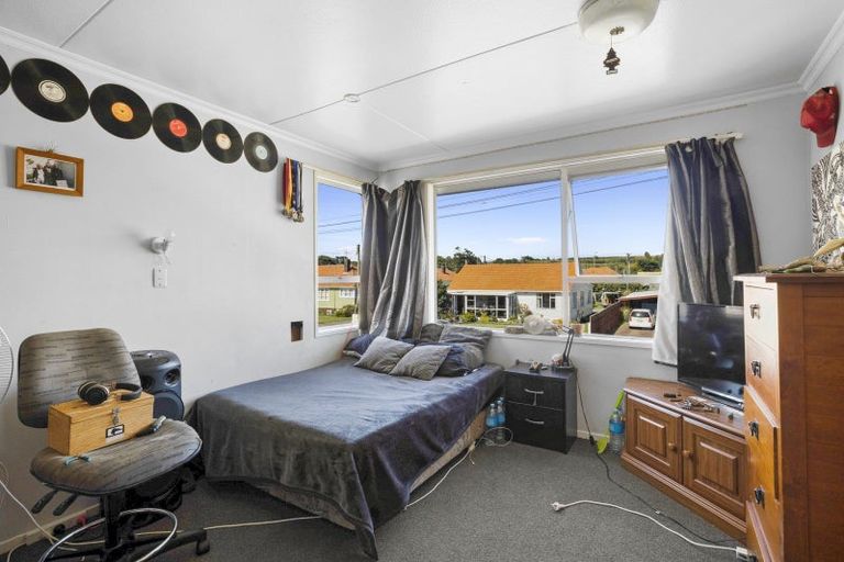 Photo of property in 16 Strange Street, Waitara, 4320