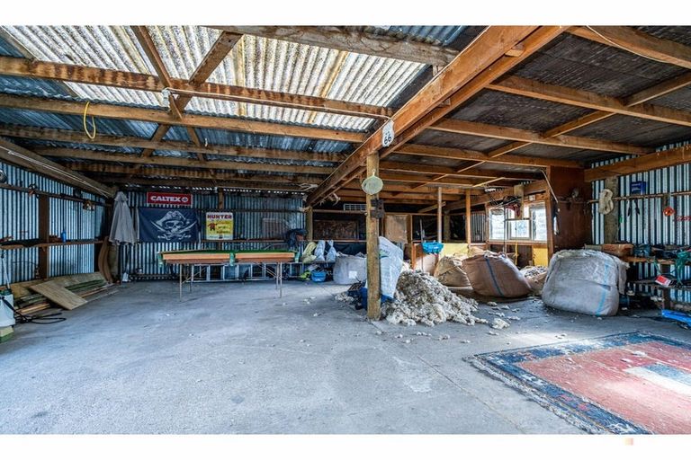 Photo of property in 72 Timaru Road, Waimate, 7924