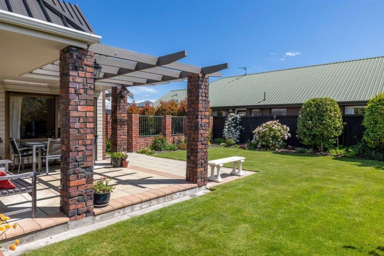 Photo of property in 8a Ringwood Place, Avonhead, Christchurch, 8042