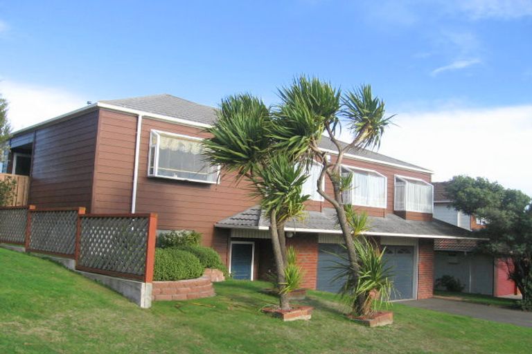 Photo of property in 16 Halladale Road, Papakowhai, Porirua, 5024