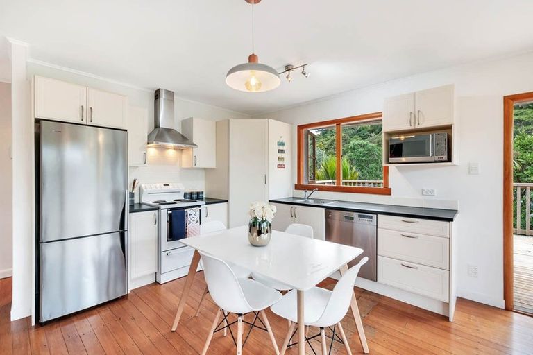 Photo of property in 21 Birdwood Road, Swanson, Auckland, 0612