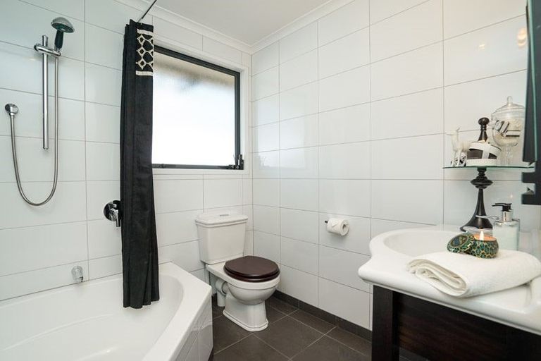 Photo of property in 8 Doctors Hill Road, Maungaturoto, 0520