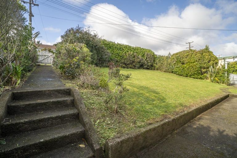 Photo of property in 44 Taylor Terrace, Tawa, Wellington, 5028