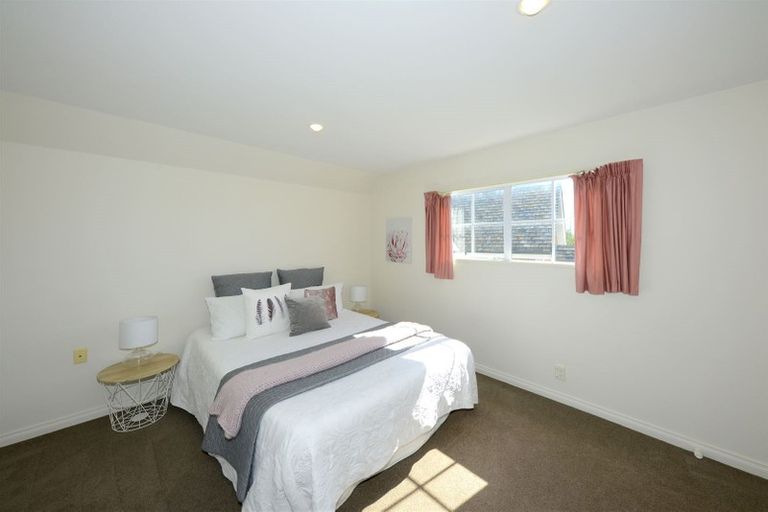 Photo of property in 233 Avonhead Road, Avonhead, Christchurch, 8042