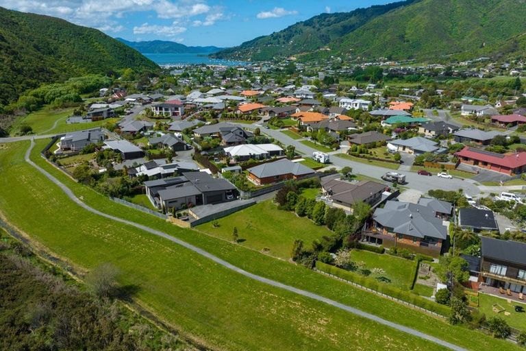 Photo of property in 27 Glentui Place, Waikawa, Picton, 7220