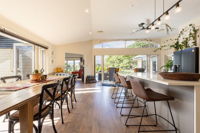 Photo of property in 196 Tutere Street, Waikanae Beach, Waikanae, 5036