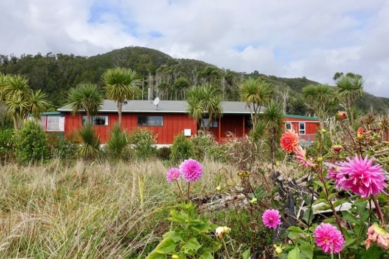 Photo of property in 4386 Karamea Highway, Karamea, 7893