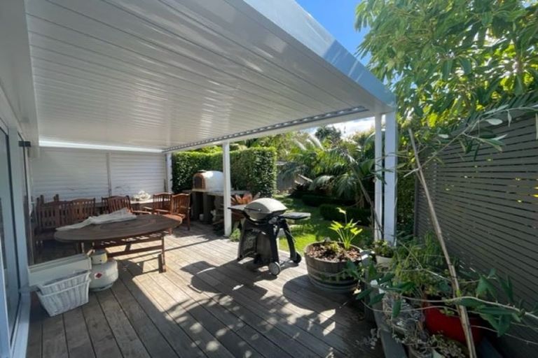 Photo of property in 24 Bevyn Street, Castor Bay, Auckland, 0620