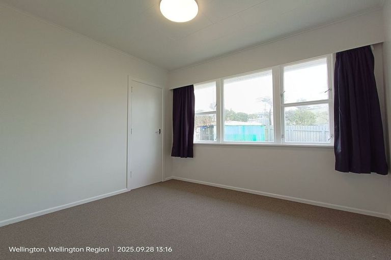 Photo of property in 35 Kenmore Street, Newlands, Wellington, 6037