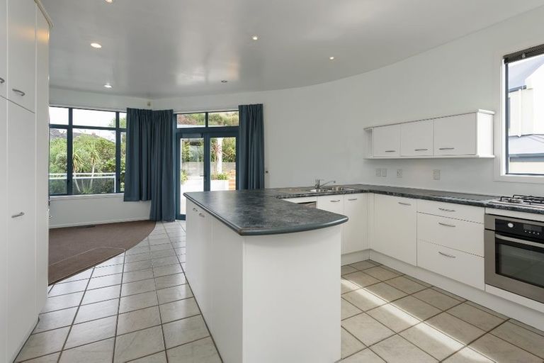 Photo of property in 12 Signallers Grove, Strathmore Park, Wellington, 6022