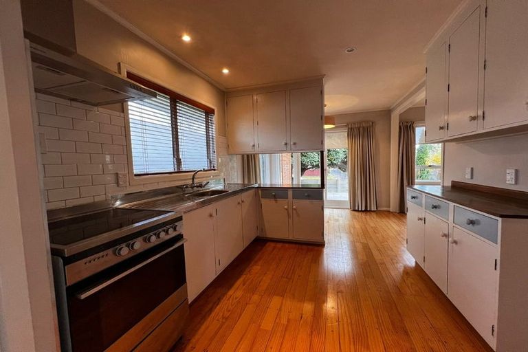 Photo of property in 33 Durham Street, Te Atatu Peninsula, Auckland, 0610