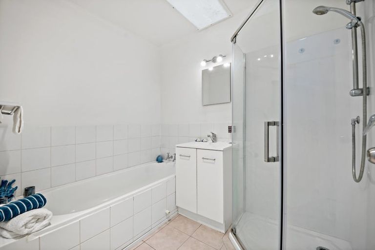 Photo of property in 3/550 Glenfield Road, Glenfield, Auckland, 0629