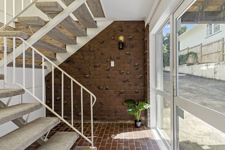 Photo of property in 2/22 Peach Road, Glenfield, Auckland, 0629