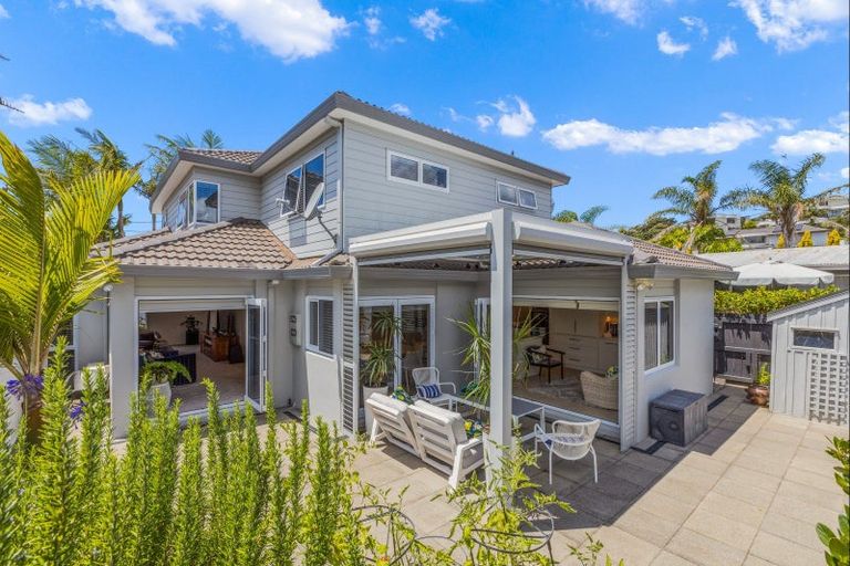 Photo of property in 7 Marellen Drive, Red Beach, 0932