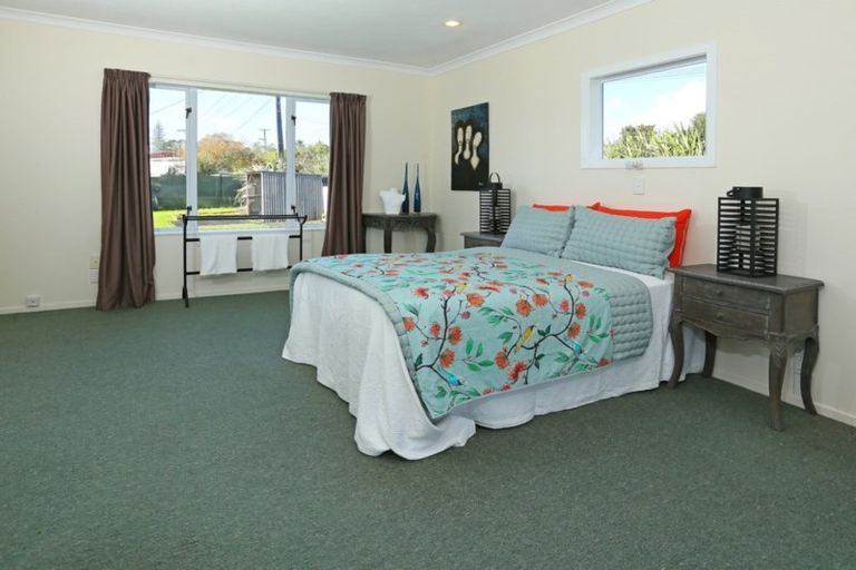 Photo of property in 57 Mcleod Road, Te Atatu South, Auckland, 0610