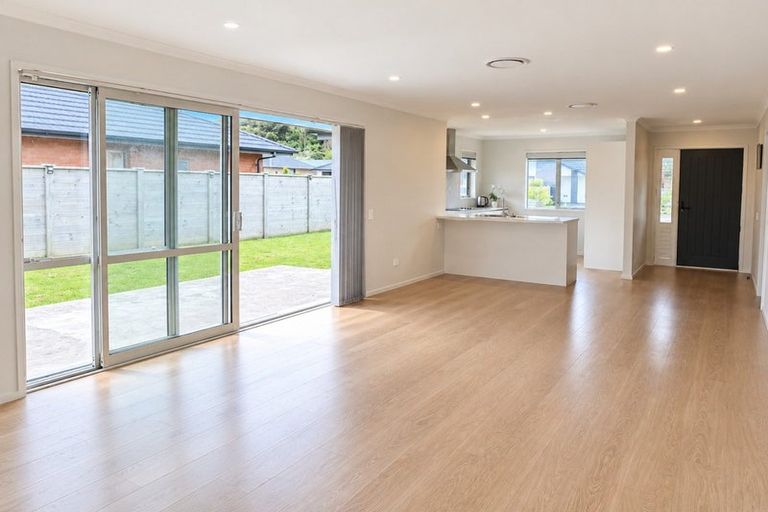 Photo of property in 8 Shearwater Lane, Whitby, Porirua, 5024