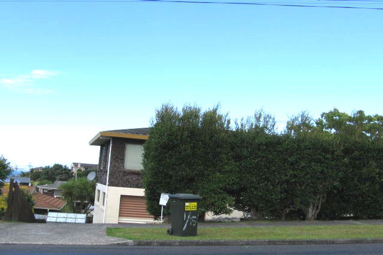 Photo of property in 1/15 Deep Creek Road, Waiake, Auckland, 0630