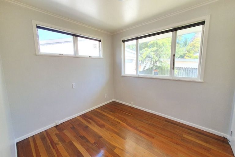 Photo of property in 6 Ozich Avenue, Te Atatu South, Auckland, 0610