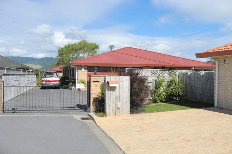 Photo of property in 14 Aburoc Place, Paraparaumu Beach, Paraparaumu, 5032