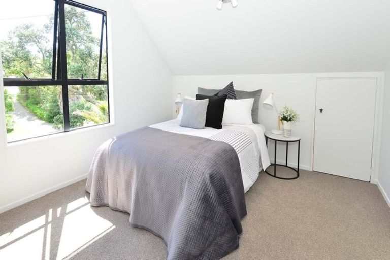 Photo of property in 2/26 Sandown Road, Rothesay Bay, Auckland, 0630
