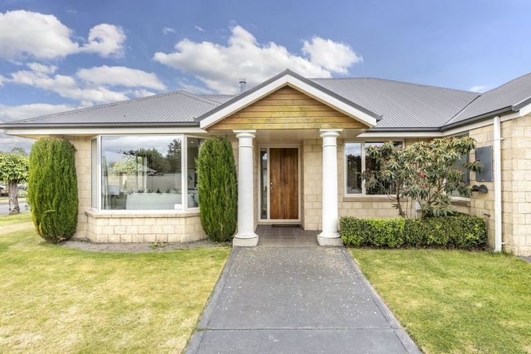 Photo of property in 5 Harrys Way, Redwood, Christchurch, 8051