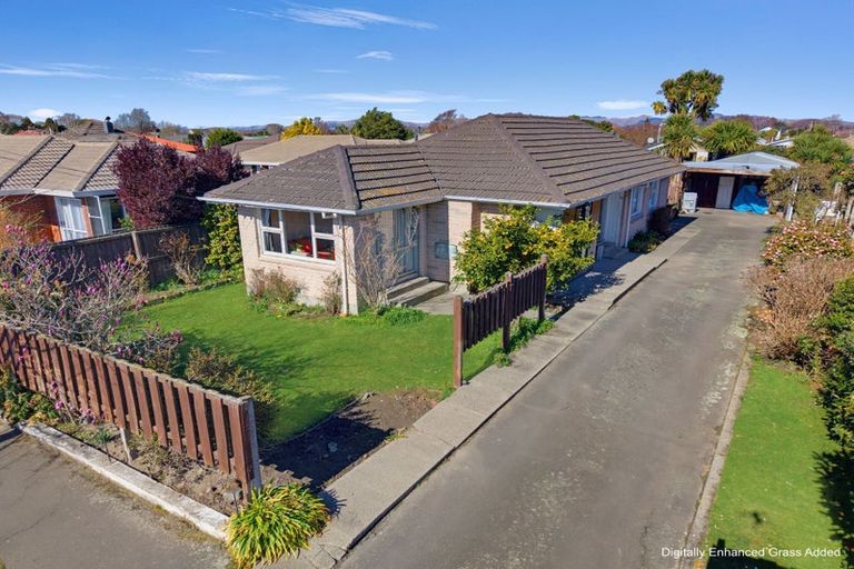 Photo of property in 42 Daniels Road, Redwood, Christchurch, 8051