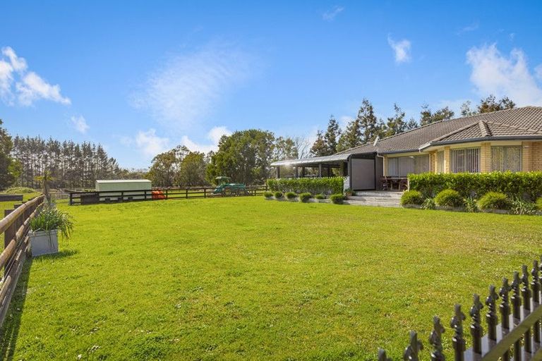 Photo of property in 278 Boord Crescent, Kumeu, 0891
